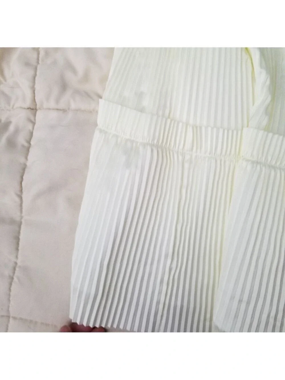Lewit pleated swing